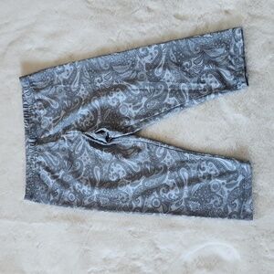 Hue Paisley Print Cropped Legging Size S